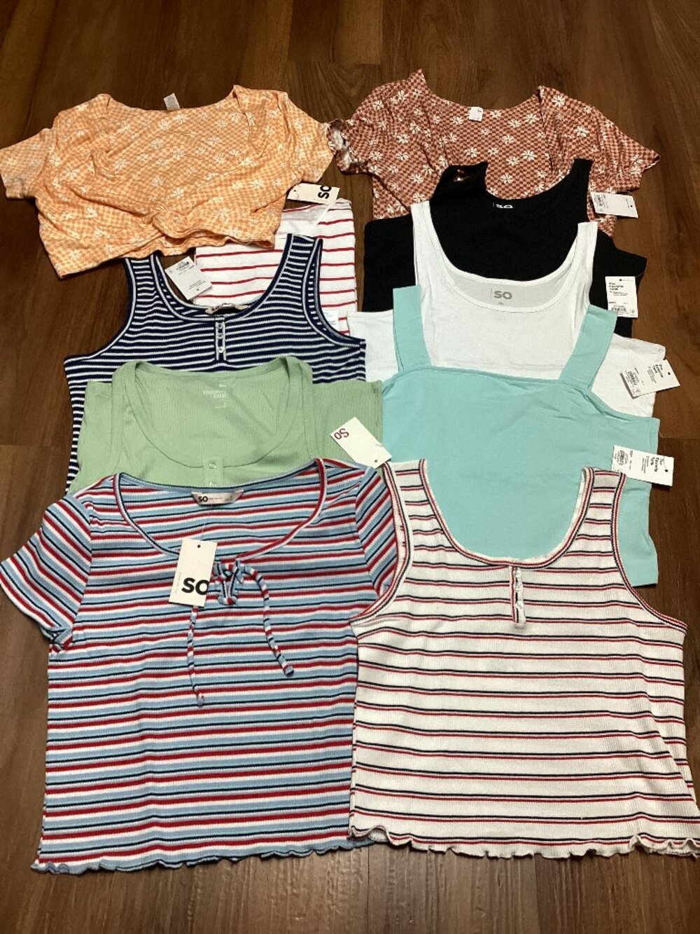 Lot of 10 Kohl's Size XL Summer Tops. Crops, Tanks & Tee's. All New With Tags.